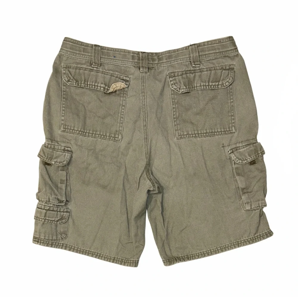 RUGGED WEAR Men's Cargo Shorts Size 32 Inch Waist